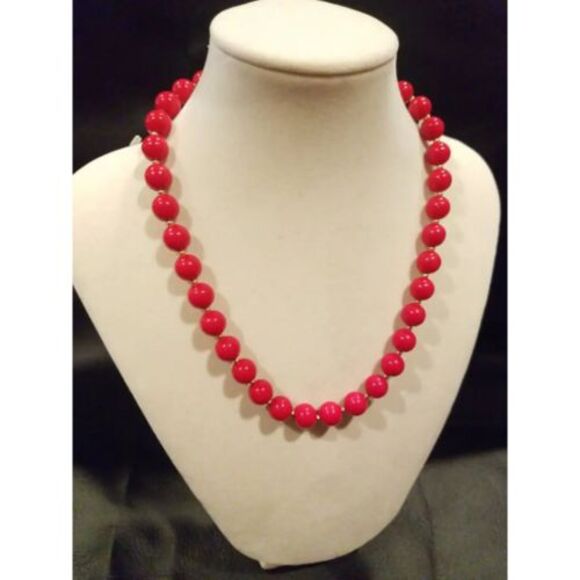 Red‎ bead necklace with gold tone spacers - Picture 1 of 3